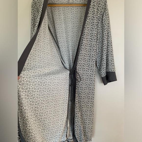 Marilyn Monroe Wrap Intimates Long Sleeves Robe Size Medium. Pre-owned. - Picture 4 of 9